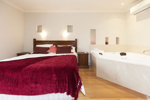 Aurora Manor Rooms - eAccommodation 4