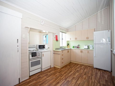 CBD Holiday Home - eAccommodation 4