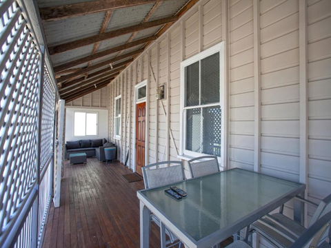 CBD Holiday Home - eAccommodation 6