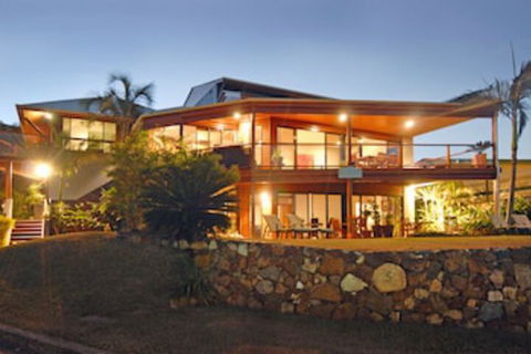 Airlie Waterfront Bed & Breakfast - eAccommodation 0