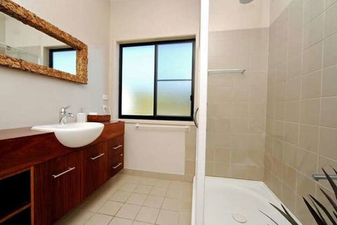 Airlie Waterfront Bed & Breakfast - eAccommodation 7