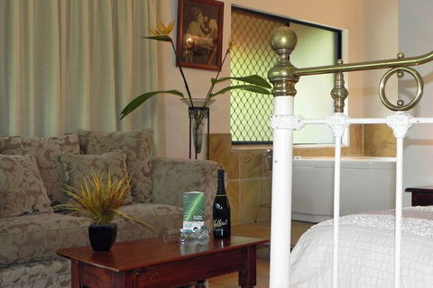 Airlie Waterfront Bed & Breakfast - eAccommodation 6