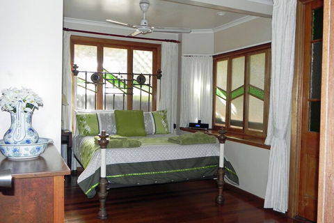 Airlie Waterfront Bed & Breakfast - eAccommodation 4
