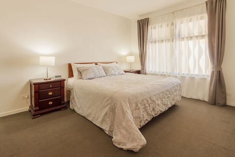Atlantic West Beach Apartments - eAccommodation 7