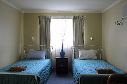 Australian Motor Homes Tourist Park - eAccommodation 4
