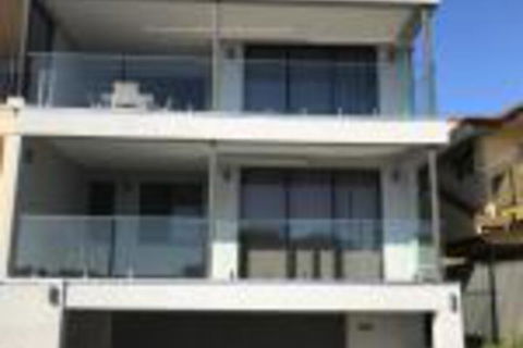The Lighthouse Beachfront Accommodation - eAccommodation 0