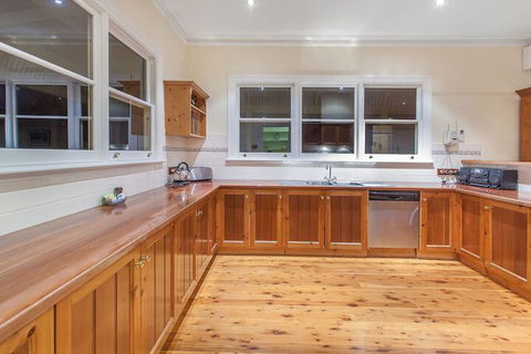 Hopkins River Homestead - Rejuvenate Stays - eAccommodation 5
