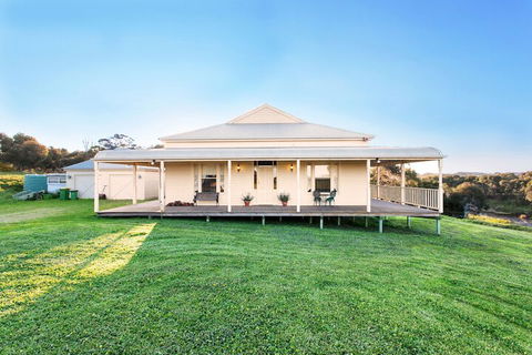 Hopkins River Homestead - Rejuvenate Stays - eAccommodation 1