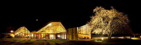 Peppermint Bay - Bar, Dining And Terrace - eAccommodation 3