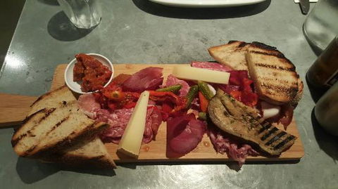 Jones The Grocer - eAccommodation 0