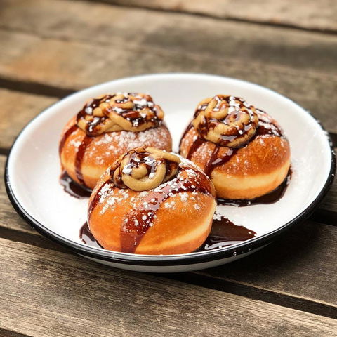 Easeys @ Two Wrongs - eAccommodation 0