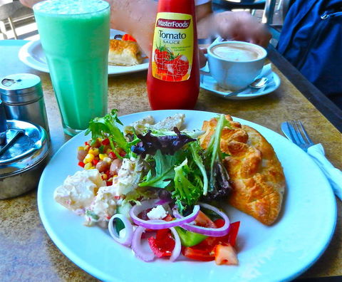 Q Cafe - eAccommodation 0
