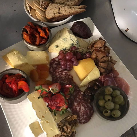 Aarons & Co Cafe - eAccommodation 0