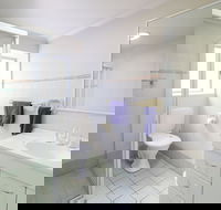 By The Falls Cafe - eAccommodation