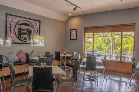 Breakout Brasserie Cafe - eAccommodation 2