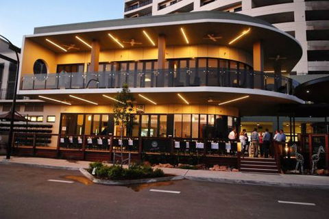 Q Bar & Brasserie On The Avenue - eAccommodation 1