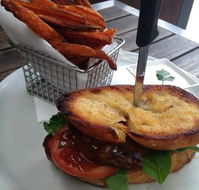 Red Dog on the Green - eAccommodation