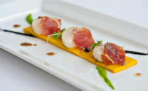 Other Side Of The Moon Restaurant - eAccommodation 16