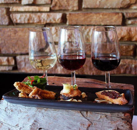 Other Side Of The Moon Restaurant - eAccommodation 23