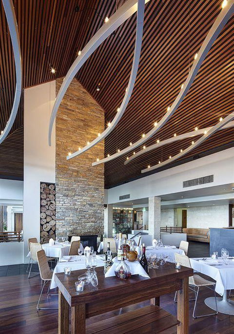 Other Side Of The Moon Restaurant - eAccommodation 26