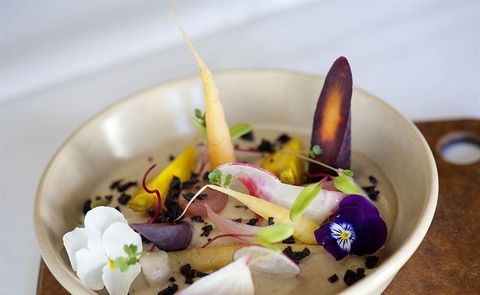 Other Side Of The Moon Restaurant - eAccommodation 28