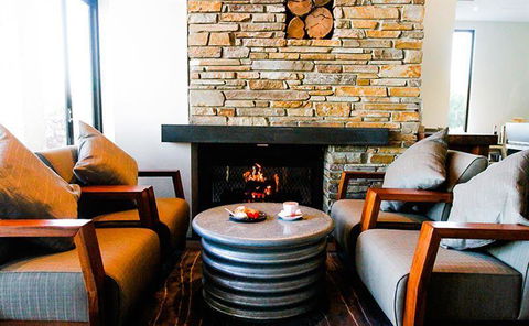 Other Side Of The Moon Restaurant - eAccommodation 8