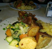 Queens Arms Hotel Riccardo's Seafood and Steakhouse - eAccommodation