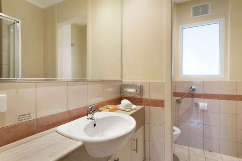 The Peninsula Riverside Apartments - eAccommodation 6