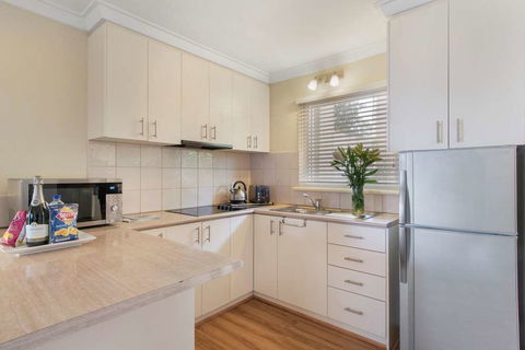 The Peninsula Riverside Apartments - eAccommodation 16