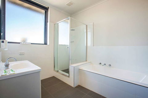 Nightcap At St Albans Hotel - eAccommodation 2