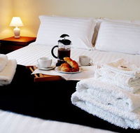 Hut on the Hill BB - eAccommodation