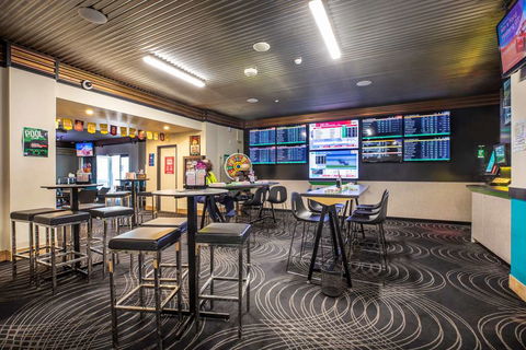 Atherton Hotel - eAccommodation 5