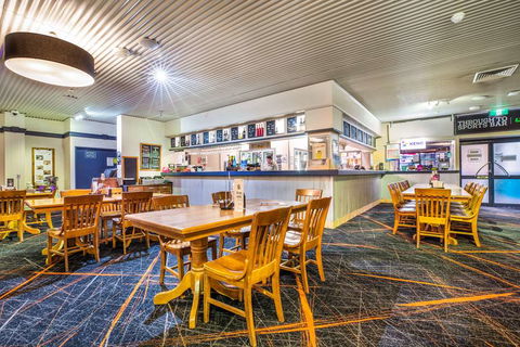 Atherton Hotel - eAccommodation 6