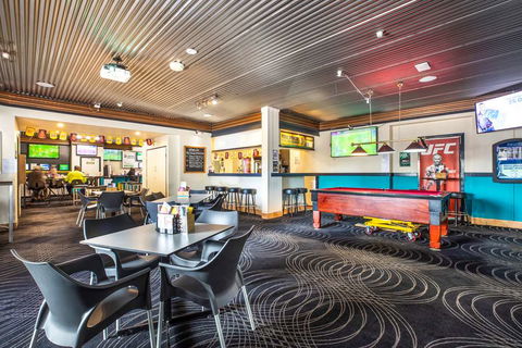 Atherton Hotel - eAccommodation 9