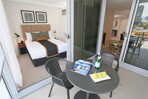 Alex Perry Hotel and Apartments - eAccommodation 2