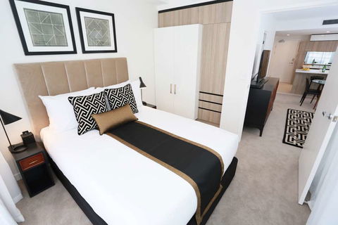 Alex Perry Hotel and Apartments - eAccommodation 4