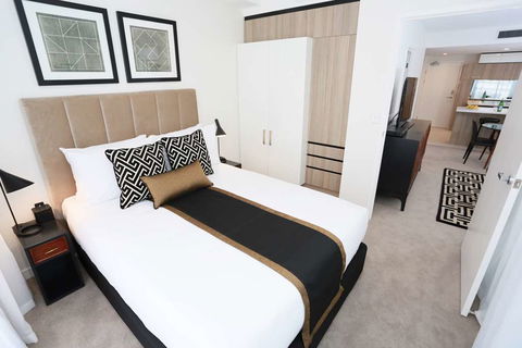 Alex Perry Hotel and Apartments - eAccommodation 5