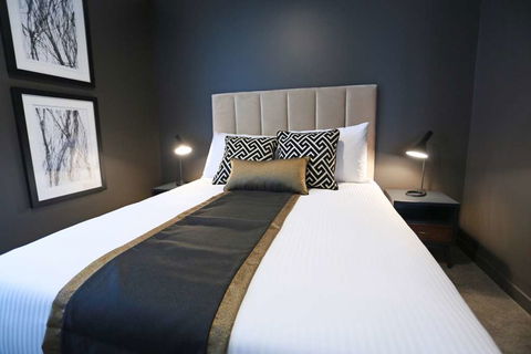 Alex Perry Hotel and Apartments - eAccommodation 10