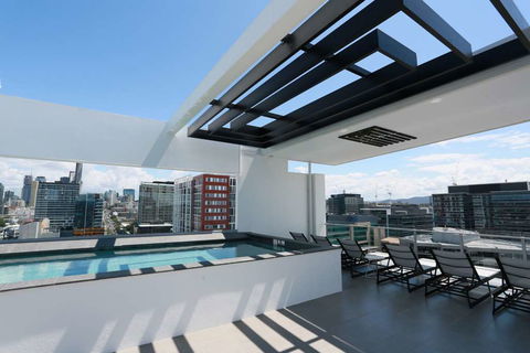 Alex Perry Hotel and Apartments - eAccommodation 17