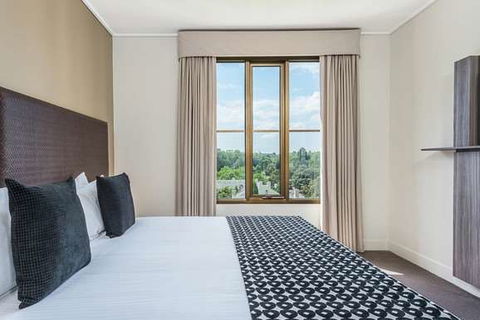 Mantra on Jolimont - eAccommodation 12