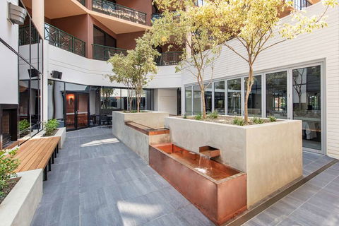 Amora Hotel Riverwalk Melbourne - eAccommodation 2