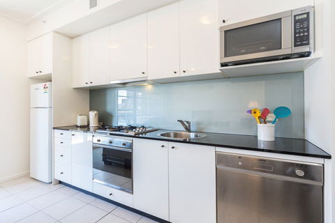 Astra Apartments Sydney CBD - eAccommodation 2