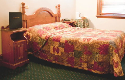 O'Malleys Hotel - eAccommodation 1