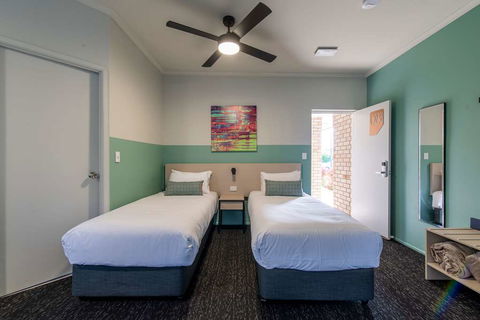 Nightcap At Waterfront Hotel - eAccommodation 2