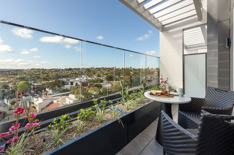 Meriton Suites Bondi Junction - eAccommodation 1