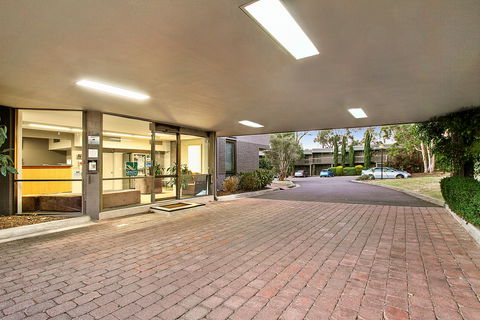 Knox International Hotel - eAccommodation 0