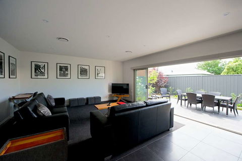 Mansi on Raymond - eAccommodation 1