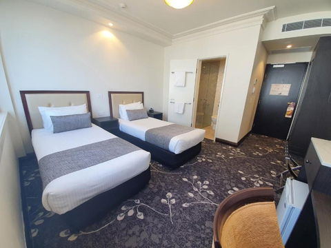 Burke & Wills Hotel - eAccommodation 1