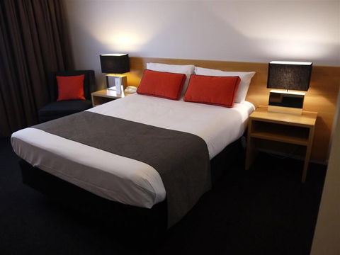 Alpha Hotel Canberra - eAccommodation 0