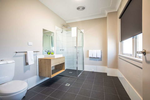 Nightcap at Ocean Beach Hotel - eAccommodation 2